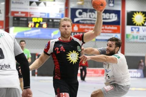 Dener Jaanimaa TuS N Luebbecke 24 against Sebastian Gress HC Elbflorenz Dresden 25 on the right TuS N Luebbecke vs HC Elbflorenz Dresden Handball 2 Bundesliga 06 10 2018 TuS N Luebbecke vs HC Elbflorenz Dresden Handball 2 Bundesliga 06 10 2018 Luebbecke Copyright: xEIBNER PeterxFranzx EP_PFZ