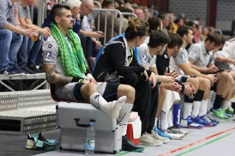 Roman Becvar HC Elbflorenz Dresden 33 is injured on the bench TuS N Luebbecke vs HC Elbflorenz Dresden Handball 2 Bundesliga 06 10 2018 TuS N Luebbecke vs HC Elbflorenz Dresden Handball 2 Bundesliga 06 10 2018 Luebbecke Copyright: xEIBNER JanxStrohdiekx EP_JSK