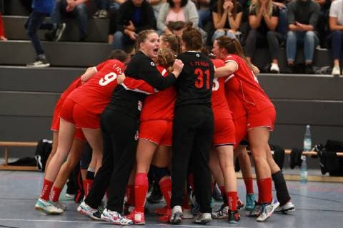 Sport 1 FC Köln vs BV Garrel Handball Women 3 Bundesliga West front from left Sophia Sabrina Kochs 1 FC Cologne Julie Baerthels 1 FC Köln 06 10 2018