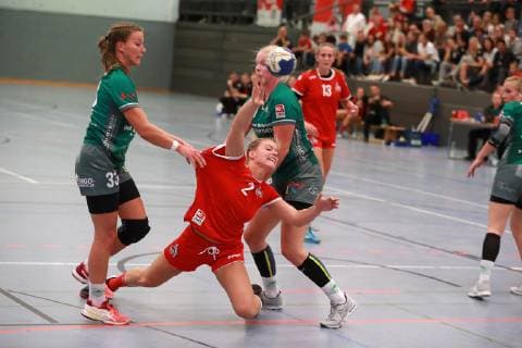 Sport 1 FC Köln vs BV Garrel Handball Women 3 Bundesliga West from left Leonie Schulte BV Maria Kottmann 1 FC Cologne Sarah Weiland BV 06 10 2018