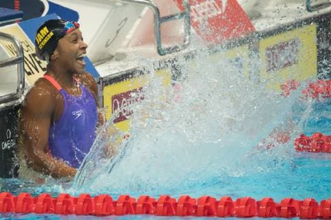 Sport Themen der Woche KW 40 Sport Bilder des Tages (181007) -- BUDAPEST, Oct. 7, 2018 -- Alia Atkinson of Jamaica celebrates her victory after winning the Women s 50m Breaststroke final at the FINA Short Course Swimming World Cup held in Budapest, Hungary on Oct. 6, 2018. Alia Atkinson won the gold medal and set a world record in a time of 28.56 seconds. ) (SP)HUNGARY-BUDAPEST-FINA-SWIMMING WORLD CUP-SHORT COURSE AttilaxVolgyi 