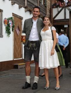Bayern Muenchen at WIESN 07 10 2018 Kaefers Wiesn Schenke Theresienwiese Munich GER Bayern Munich at WIESN Traditionally Bavarian in lederhosen, the team of FC Bayern Munich will once again be part of this years Oktoberfest visit Wiesn visit in the picture Mats Hummels FC Bayern München Muenchen Cathy xPOOLx