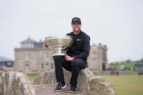 Sport Themen der Woche KW 40 Sport Bilder des Tages 7th October 2018, The Old Course, St Andrews, Scotland; Alfred Dunhill Links Championship, fourth round; Lucas Bjerregaard of Denmark poses with the Dunhill Links Championship trophy on the The Swilcan Bridge after his win on the Old Course, St Andrews  ActionPlus12069177 DavidxYoung