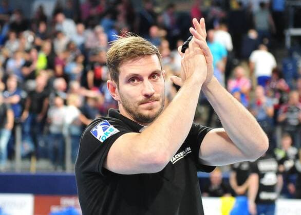 07 10 2018 Handball 1 Bundesliga DKB HBL Season 2018 2019 08 Gameday HC Erlangen Metropolitan Region Nuremberg HCE SG Flensburg Handewitt OGo Michael Haaß Haass 13 HC Erlangen HCE single photo Single photo after the end of the match