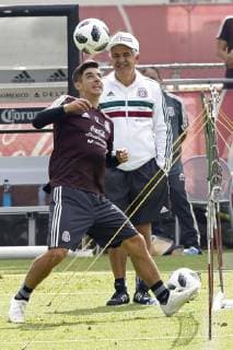 October 8 2018 EUM20181008DEP14 JPG CITY OF MEXICO SoccerFutbol Seleccion Mexicana October 8, 2018 Aspects of the training of the Mexican National Team in the High Performance Center prior to the game against Costa Rica next Thursday, October 11 In the image the footballer Isaac Brizuela and the interim technician Ricardo Ferretti Photo Agency EL UNIVERSALAgustin SalinasEELG Latin News October 8 2018  - ZUMAu78_ 20181008_zaf_u78_012 Copyright: xElxUniversalx