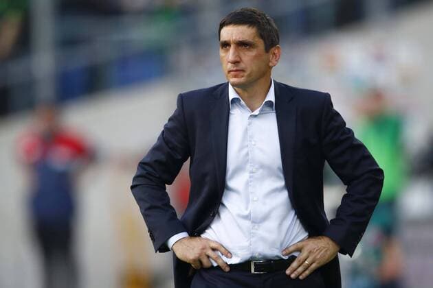06 10 2018 HDI Arena Hannover League match 1 Liga Hannover 96 vs VfB Stuttgart in the picture Tayfun Korkut Coach Stuttgart is disappointed DFL regulations prohibit any use of photographs Hannover 96 vs VfB Stuttgart