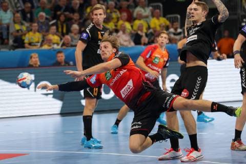 Jesper Nielsen RNL 36 Throw Fall Throw Action Action Game Scene Cut Out Full Body Single Action Action Game Scene Handball Champions League Rhein Neckar Löwen IFK Kristianstad xozx