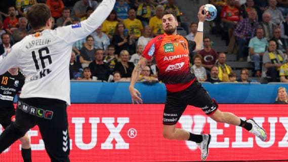 Richard Carl Johan Kappelin Goalkeeper IFK 16 Bogdan Radivojevic RNL 14 in jump throw Throwing Goal action Action Action Game scene Handball Champions League Rhein Neckar Löwen IFK Kristianstad xozx