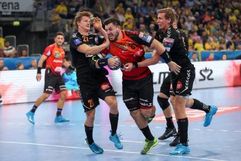 Alfred Ehn IFK 21 Jannik Kohlbacher RNL 80 Olafur Andres Gudmundsson IFK 13 Duel duel tackle tackling Dynamics Action Action Handball Champions League Rhein Neckar Löwen IFK Kristianstad xozx