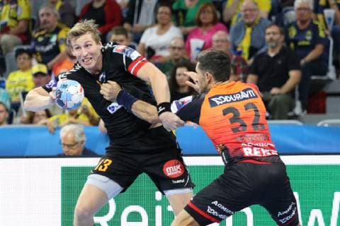 Rhein Neckar Loewen IFK Kristianstad Rhein Neckar Loewe Alexander Petersson No 32 against Kristianstad Olafur Andres Gudmundson No13 in the Champions League match Rhein Neckar Loewen IFK Kristianstad Mannheim 10 10 18 Handball Champions League Group Phase Mannheim Baden Wuerttemberg Germany SAP Arena