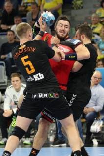 Rhein Neckar Loewen IFK Kristianstad Rhein Neckar Loewe Jannik Kohlbacher No. 80 is prevented from throwing Kristianstads Anar Freyr Arnarsson No. 5 playing in the Champions League Rhein Neckar Loewen IFK Kristianstad Mannheim 10 10 18 Handball Champions League Group Phase Mannheim Baden Wuerttemberg Germany SAP Arena