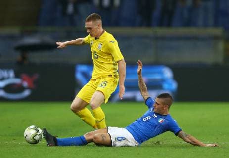 October 10, 2018 - Genoa, Italy - Italy v Ukraine - Friendly ..Marco Verratti of Italy tackles on Viktor Tsygankov of Ukraine at Ferraris Stadium in Genoa, Italy on October 10, 2018. Italy v Ukraine - International Friendly Länderspiel  - ZUMAn230 20181010_zaa_n230_424 Copyright: xMatteoxCiambellix