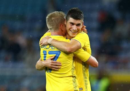 October 10, 2018 - Genoa, Italy - Italy v Ukraine - Friendly ..Ruslan Malinovskiof Ukraine celebrates with Oleksandr Zinchenko of Ukraine after the goal scored of 1-1 at Ferraris Stadium in Genoa, Italy on October 10, 2018. Italy v Ukraine - International Friendly Länderspiel  - ZUMAn230 20181010_zaa_n230_423 Copyright: xMatteoxCiambellix