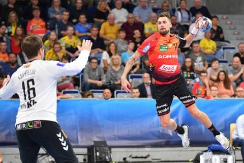 Rhein Neckar Loewen IFK Kristianstad Rhein Neckar Loewe Bogdan Radivojevic No. 14 against Kristianstads Kappelin Richard Carl Johan playing in the Champions League Rhein Neckar Loewen IFK Kristianstad Mannheim 10 10 18 Handball Champions League Group Phase Mannheim Baden Wuerttemberg Germany SAP Arena