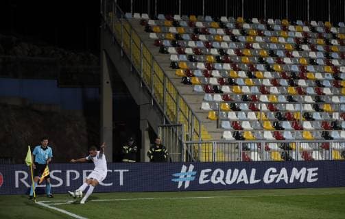 Jordan Henderson of England tales a corner kick during the Uefa Nations League, Group A4 match at Stadion HNK Rijeka, Rijeka. Picture date: 12th October 2018. Picture credit should read: David Klein Sportimage EDITORIAL USE ONLY. No use with unauthorised audio, video, data, fixture lists, club league logos or live services. Online in-match use limited to 120 images, no video emulation. No use in betting, games or single club league player publications.