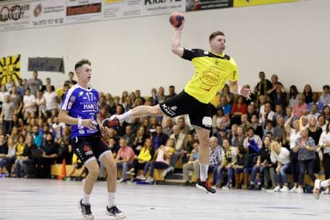 12 10 2018 xmzx Handball 3 Liga SG Bruchköbel HSG Hanau v 1 Tarek Marschall HSG Hanau Sebastian Dietrich SG Bruchköbel Bruchköbel Hessen Germany DEU