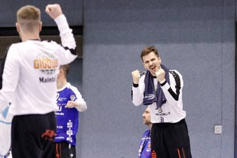 12 10 2018 xmzx handball 3 league SG Bruchköbel HSG Hanau v l Benedikt Müller HSG Hanau cheering Bruchköbel Hessen Germany DEU