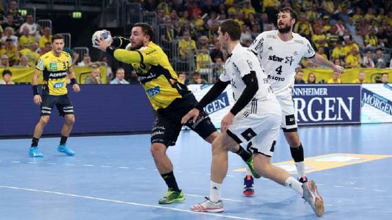 Jannik Kohlbacher RNL 80 Hendrik Pekeler THW 61 Domagoj Duvnjak THW 4 Action Action Game scene Handball DKB Bundesliga Rhein Neckar Löwen THW Kiel xozx