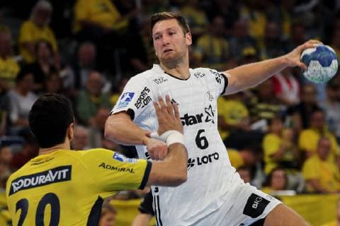 Ilija Abutovic RNL 20 Harald Reinkind THW 6 at the jump Throw Goal Throw Action Action Game scene Handball DKB Bundesliga Rhein Neckar Löwen THW Kiel xozx