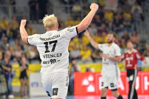 Rhein Neckar Loewen Kiel THW Kiel Patrick Wiencek No 17 playing the Handball Bundesliga Rhein Neckar Loewen THW Kiel Mannheim 13 10 18 Handball 6 Match Mannheim Mannheim Baden Wuerttemberg Germany SAP Arena