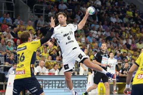 Rhein Neckar Loewen THW Kiel Kiels Harald Reinkind No. 6 against Rhein Neckar Loewe Jesper Nielsen No. 36 in the Handball Bundesliga Rhein Neckar Loewen THW Kiel Mannheim 13 10 18 Handball 6 Match Mannheim Mannheim Baden Wuerttemberg Germany SAP Arena