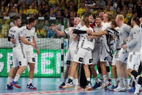 Player of THW Kiel Cheers after the final whistle Victory Winner Winner Cheers Cheer Joy Optimistic Highlight Action Action Handball DKB Bundesliga Rhein Neckar Löwen THW Kiel xozx
