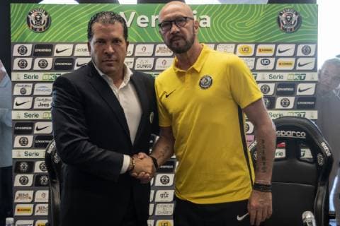 Sport Bilder des Tages Photo Paola Garbuio LaPresse October 13, 2018 M9 Venezia store ,Mestre (ve), Italy soccer presentazione nuovo allenatore Venezia ,Walter Zenga In the pic:Walter Zenga venice new football mister  Copyright: xPaolaxGarbuio LaPressex