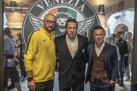 Photo Paola Garbuio LaPresse October 13, 2018 M9 Venezia store ,Mestre (ve), Italy soccer presentazione nuovo allenatore Venezia ,Walter Zenga In the pic:Walter Zenga venice new football mister  Copyright: xPaolaxGarbuio LaPressex