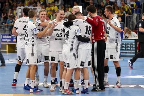 Player of THW Kiel Cheers after the final whistle Victory Winner Winner Cheers Cheer Joy Optimistic Highlight Action Action Handball DKB Bundesliga Rhein Neckar Löwen THW Kiel xozx