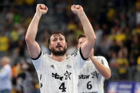 v li Domagoj Duvnjak THW 4 Harald Reinkind THW 6 Cheers after the final whistle Victory Winner Jubilant Cheers Joy Optimistic Highlight Action Action Handball DKB Bundesliga Rhein Neckar Löwen THW Kiel xozx