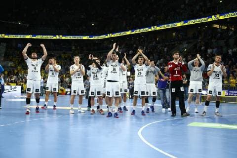 The team from Kiel celebrates the victory Rhein Neckar Loewen vs. THW Kiel DKB Handball Bundesliga 13 10 2018 Photo Eibner Rhein Neckar Loewen vs. THW Kiel DKB Handball Bundesliga 13 10 2018 Mannheim Copyright: xEIBNER Alexander_Neisx EP_ANS
