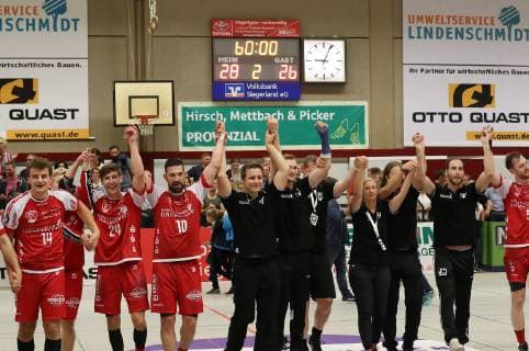 TuS Ferndorf HSG Nordhorn Lingen 13 10 2018 The Ferndorfer team celebrates the 28 26 victory over the HSG Nordhorn Lingen Kreuztal Stählerwiese Germany