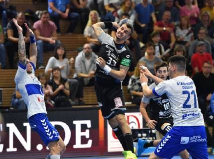 at the ball Roman Becvar Dresden HC Elbflorenz Dresden vs Dessau Rosslauer HV 06 Handball 2 League of Men 2 Bundesliga Season 2018 2019 Dresden Ball Games Arena Dresden 13 10 2018