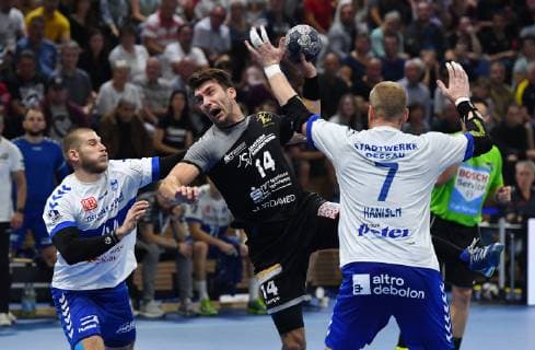 on the ball Gabriel De Santis Dresden left Daniel Zele Dessau right Libor Hanisch Dessau HC Elbflorenz Dresden vs Dessau Rosslauer HV 06 Handball 2 Mens league 2 Bundesliga Season 2018 2019 Dresden Ball games Arena Dresden 13 10 2018