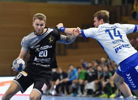 v l Nils Kretschmer Dresden vs Florian Pfeiffer Dessau HC Elbflorenz Dresden vs Dessau Rosslauer HV 06 Handball 2 Mens league 2 Bundesliga Season 2018 2019 Dresden Ball games Arena Dresden 13 10 2018