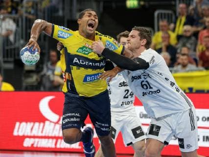 Hendrik Pekeler THW Kiel 61 Mads Mensah Rhine Neckar Loewen 22 Rhine Neckar Loewen THW Kiel 1 HBL Mannheim Copyright: xRoskaritzx Eibner-Pressefotox EP_kess_rrz