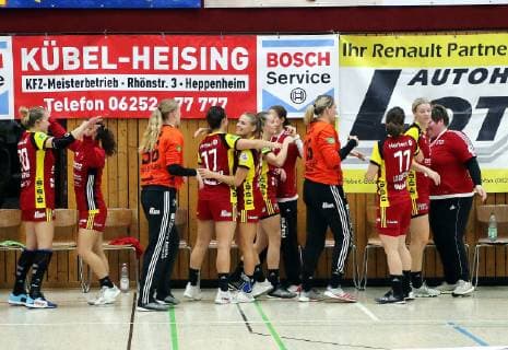 lsp Handball Bundesliga Women HSG Bensheim vs Neckarsulm Bensheim 13 10 2018 v l The HSG ladies cheer the success Aktion Einzelbild ba