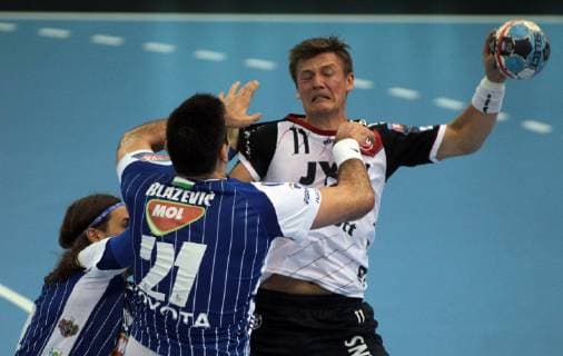 14.10.2018 Szeged(Hungary) MOL Pick Szeged-SG Flensburg-Handewitt Velux EHF men s handball champions legue Lasse Svan(R)SG Flensburg Handewitt stopped during match from Dean Bombac(L), Alen Blazevic(c) MOL Pick Szeged : 