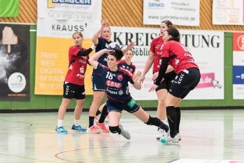 Lea Neubrander SG H2Ku Herrenberg Kuties 18 SG H2Ku Herrenberg Kuties VS DJK MJC Trier Handball 2 Bundesliga Women HBF Season 18 19 14 10 2018 SG H2Ku Herrenberg Kuties VS DJK MJC Trier Handball 2 Bundesliga Women HBF Season 18 19 14 10 2018 Herrenberg Copyright: xEIBNER Wolfgang_Frankx EP_WFK