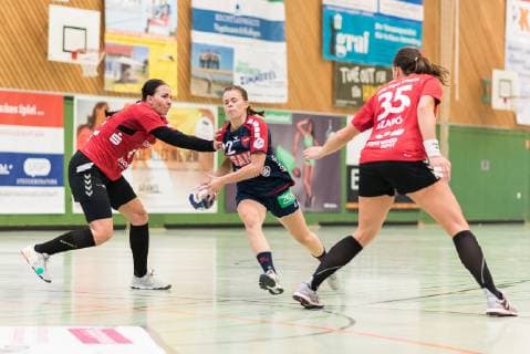 Andrea Czanik DJK MJC Trier 11 Marie Christine Beddies SG H2Ku Herrenberg Kuties 22 SG H2Ku Herrenberg Kuties vs DJK MJC Trier Handball 2 Bundesliga Women HBF season 18 19 14 10 2018 SG H2Ku Herrenberg Kuties vs DJK MJC Trier Handball 2 Bundesliga Women HBF season 18 19 14 10 2018 Herrenberg Copyright: xEIBNER Wolfgang_Frankx EP_WFK