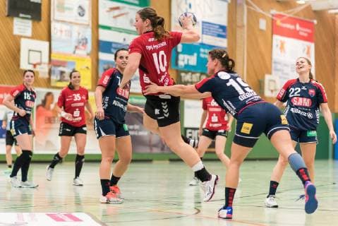 Linsey Houben DJK MJC Trier 10 Lisa Gebhard SG H2Ku Herrenberg Kuties 19 SG H2Ku Herrenberg Kuties vs DJK MJC Trier Handball 2 Bundesliga Women HBF season 18 19 14 10 2018 SG H2Ku Herrenberg Kuties vs DJK MJC Trier Handball 2 Bundesliga Women HBF season 18 19 14 10 2018 Herrenberg Copyright: xEIBNER Wolfgang_Frankx EP_WFK