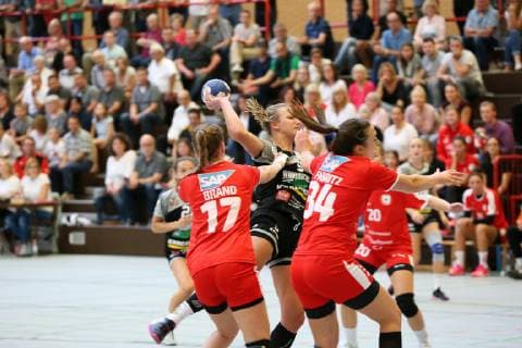 SSP Neurotthalle HB 2 Bundesliga Women Kurpfalz Bears Ketch VfL Waiblingen Bears 17 Samira Brand 34 Elena Fabritz 20 Lea Marmodee VfL 21 Chiara Sophie Baur 8 Jasmine Dirmeier Kurpfalz Bears Ketch VfL Waiblingen Handball Women 24 10 2018 Copyright: xEIBNER Lenhardtx EP_EER