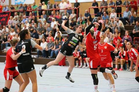 SSP Neurotthalle HB 2 Bundesliga Women Kurpfalz Bears Ketch VfL Waiblingen Bears 17 Samira Brand 9 Lena Feiniler 3 Sina Michels 34 Elena Fabritz VfL 8 Jasmine Dirmeier 15 Caren Hammer Kurpfalz Bears Ketch VfL Waiblingen Handball Women 24 10 2018 Copyright: xEIBNER Lenhardtx EP_EER