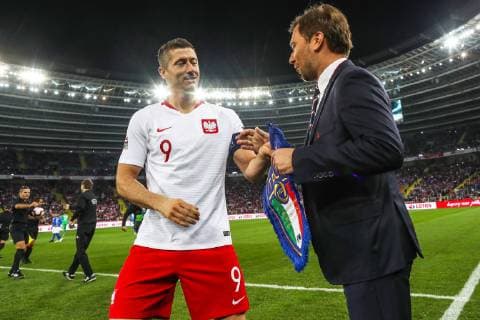 Fußball, Nations League, Polen - Italien 14.10.2018 CHORZOW - KATOWICE, STADION SLASKI (KATOWICE, POLAND SILESIA STADIUM) PILKA NOZNA (FOOTBALL) LIGA NARODOW UEFA (UEFA NATIONAL LEAGUE) MECZ POLSKA - WLOCHY ( GAME POLAND - ITALY ) NZ ROBERT LEWANDOWSKI, JAKUB KWIATKOWSKI FOTO LUKASZ GROCHALA CYFRASPORT NEWSPIX.PL --- Newspix.pl  20181014CSLG0058