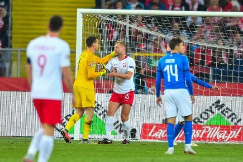 Fußball, Nations League, Polen - Italien 2018.10.14 Chorzow Pilka nozna UEFA Liga Narodow 2019 Polska - Wlochy N z Wojciech Szczesny Kamil Glik Foto Pawel Andrachiewicz PressFocus 2018.10.14 Chorzow Football UEFA Nations League 2019 Poland - Italy Wojciech Szczesny Kamil Glik Credit: Pawel Andrachiewicz PressFocus NEWSPIX.PL --- Newspix.pl  20181014_PF_PA517
