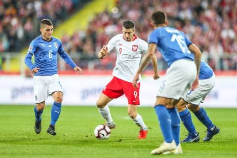 Fußball, Nations League, Polen - Italien 14.10.2018 CHORZOW - KATOWICE, STADION SLASKI (KATOWICE, POLAND SILESIA STADIUM) PILKA NOZNA (FOOTBALL) LIGA NARODOW UEFA (UEFA NATIONAL LEAGUE) MECZ POLSKA - WLOCHY ( GAME POLAND - ITALY ) NZ ROBERT LEWANDOWSKI FOTO LUKASZ GROCHALA CYFRASPORT NEWSPIX.PL --- Newspix.pl  20181014CSLG0076
