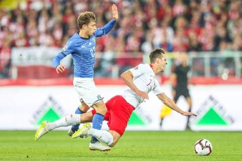 Fußball, Nations League, Polen - Italien 14.10.2018 CHORZOW - KATOWICE, STADION SLASKI (KATOWICE, POLAND SILESIA STADIUM) PILKA NOZNA (FOOTBALL) LIGA NARODOW UEFA (UEFA NATIONAL LEAGUE) MECZ POLSKA - WLOCHY ( GAME POLAND - ITALY ) NZ ARKADIUSZ MILIK FOTO LUKASZ GROCHALA CYFRASPORT NEWSPIX.PL --- Newspix.pl  20181014CSLG0079