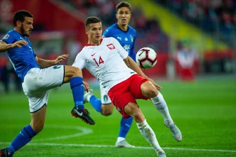 Fußball, Nations League, Polen - Italien 14.10.2018 CHORZOW - KATOWICE, STADION SLASKI (KATOWICE, POLAND SILESIA STADIUM) PILKA NOZNA (FOOTBALL) LIGA NARODOW UEFA (UEFA NATIONAL LEAGUE) MECZ POLSKA - WLOCHY ( GAME POLAND - ITALY ) NZ ARKADIUSZ RECA ALESSANDRO FLORENZI FOTO LUKASZ SKWIOT CYFRASPORT NEWSPIX.PL --- Newspix.pl  20181014CSLS0058