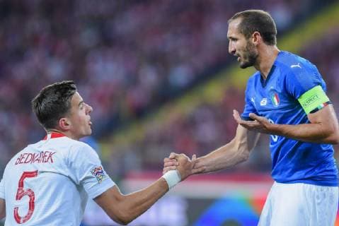 Fußball, Nations League, Polen - Italien 14.10.2018 CHORZOW - KATOWICE, STADION SLASKI (KATOWICE, POLAND SILESIA STADIUM) PILKA NOZNA (FOOTBALL) LIGA NARODOW UEFA (UEFA NATIONAL LEAGUE) MECZ POLSKA - WLOCHY ( GAME POLAND - ITALY ) NZ GIORGIO CHIELLINI JAN BEDNAREK FOTO MARCIN PIRGA CYFRASPORT NEWSPIX.PL --- Newspix.pl  20181014CSMP0027