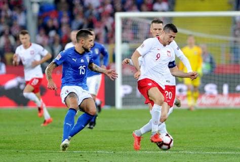 Fußball, Nations League, Polen - Italien 2018.10.14 Chorzow Pilka nozna UEFA Liga Narodow Polska - Wlochy N z Christiano Biraghi, Robert Lewandowski of Poland Foto Rafal Rusek PressFocus 2018.10.14 Chorzow Football UEFA Nations League Poland - Italy Christiano Biraghi, Robert Lewandowski of Poland Credit: Rafal Rusek PressFocus NEWSPIX.PL --- Newspix.pl  20181014PF_RR079
